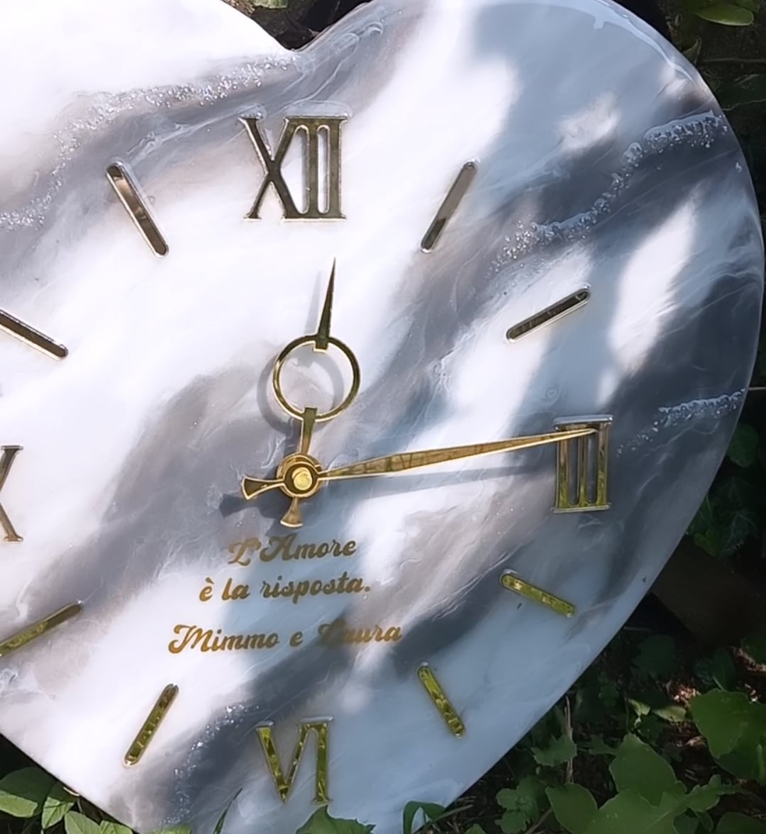 Orologio di design in resina effetto marmo fatto a mano Pollon Resinart