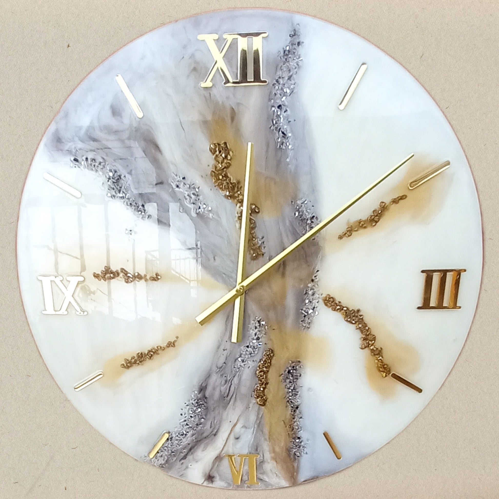 Orologio di design in resina effetto marmo fatto a mano Pollon Resinart