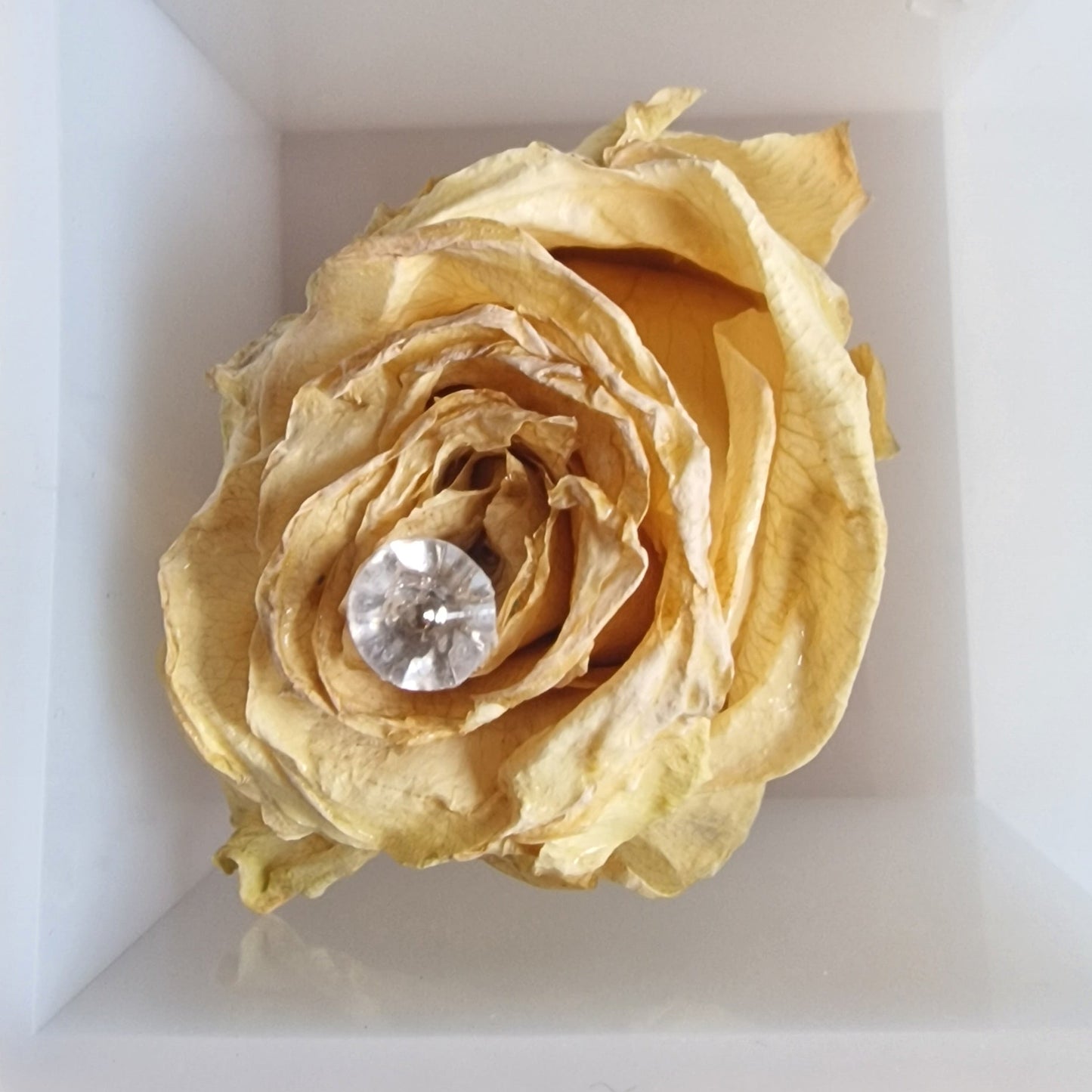 Conservazione bouquet da sposa in resina forma cubo realizzata a mano Pollon Resinart