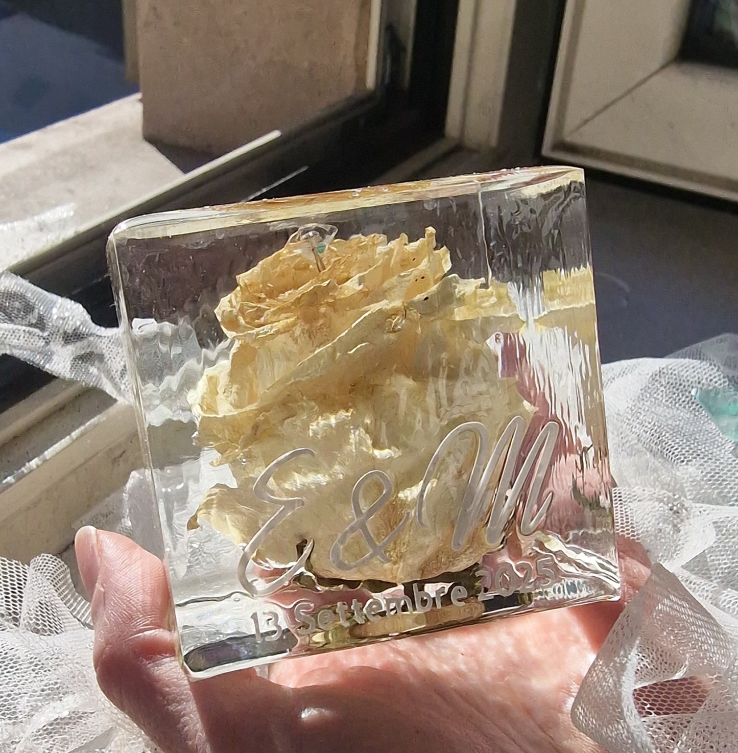 Conservazione bouquet da sposa in resina forma cubo realizzata a mano Pollon Resinart