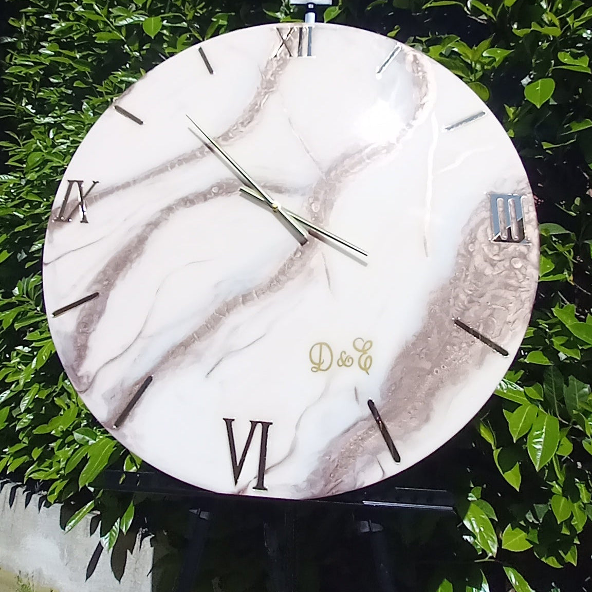 Orologio di design in resina personalizzato con logo o scritta