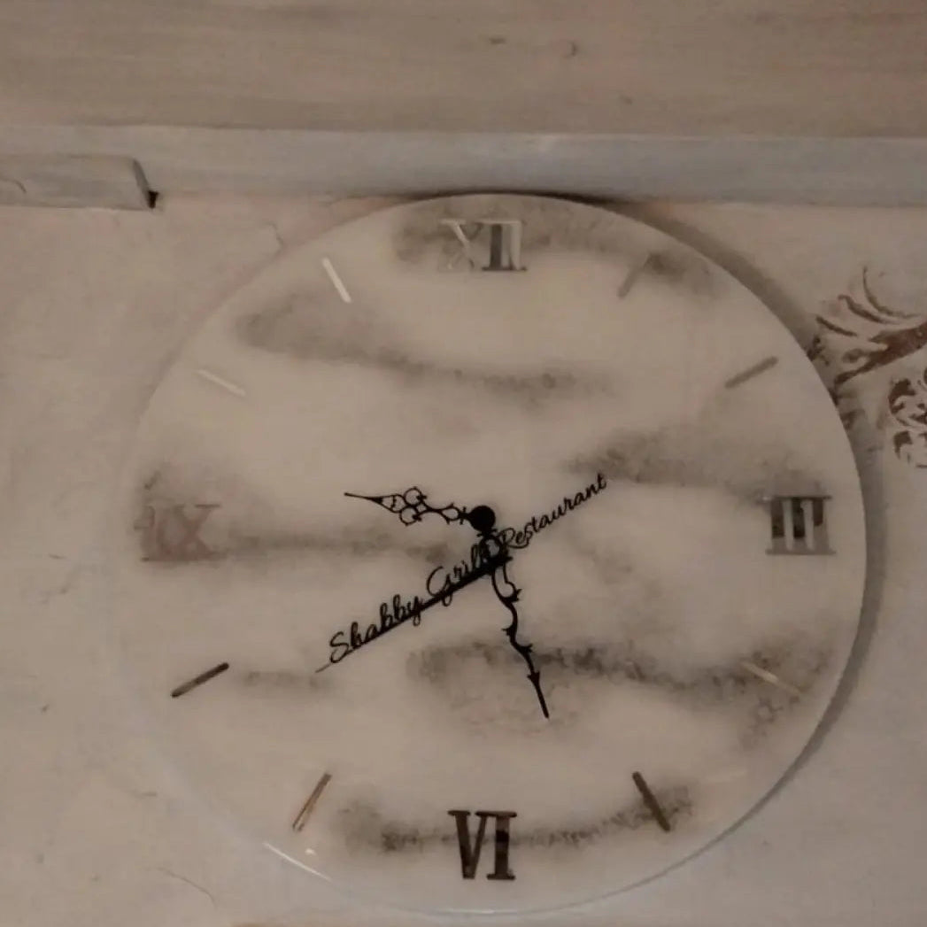 Orologio di design in resina personalizzato con logo o scritta